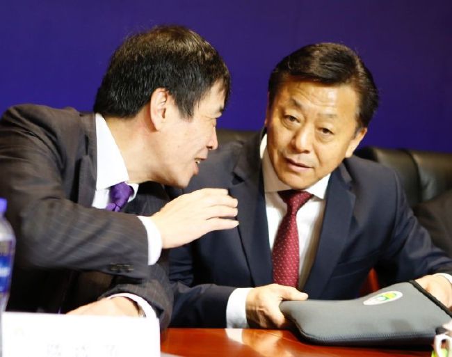 丹尼尔·克雷格新造型难认出 2024-06-12 Netflix电影《利刃出鞘3：唤醒死人》于本周正式开拍，日前曝光拍摄路透。